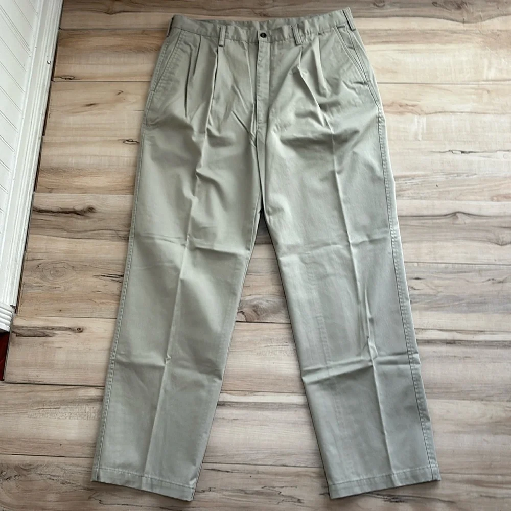 Haggar Mens Khaki Pants. Excellent Condition. 36/38 waist and 34 inch inseam.